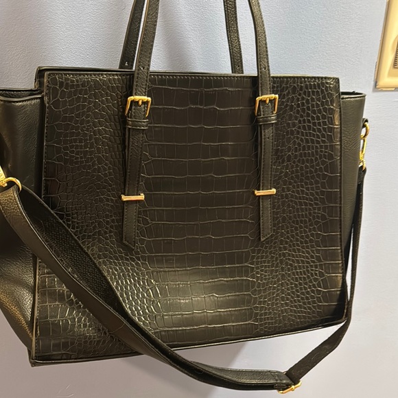 Elegant Crocodile-Embossed Black Tote Bag - Picture 2 of 3